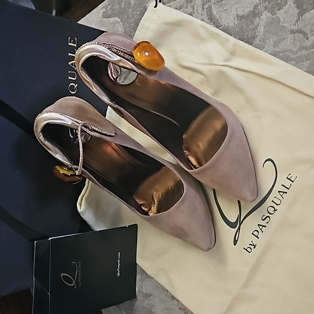 Q by Pasquale Soft Pink Suede Italian made heels size 36 NIB See Description Plz